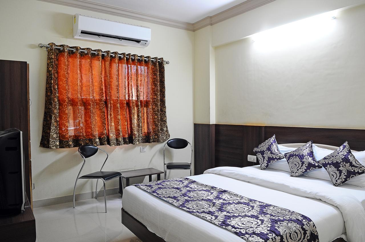 Hotel Bansi Дварка Екстер'єр фото