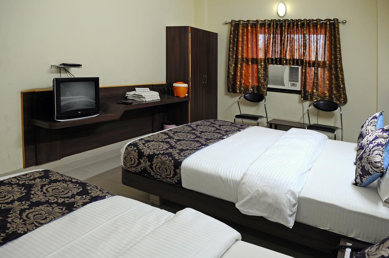 Hotel Bansi Дварка Екстер'єр фото