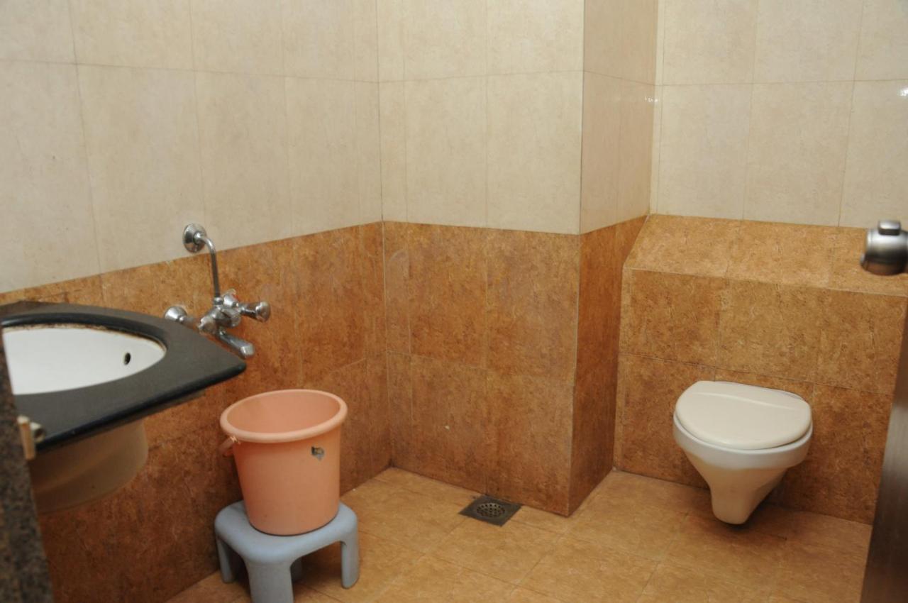 Hotel Bansi Дварка Екстер'єр фото