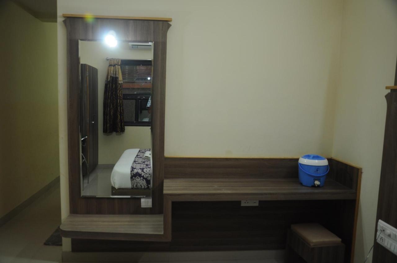 Hotel Bansi Дварка Екстер'єр фото
